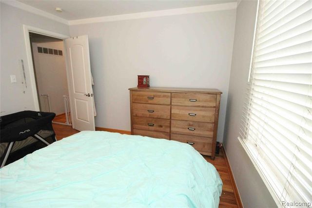 2223 Ridgemont Road, Grosse Pointe Woods, MI 48236