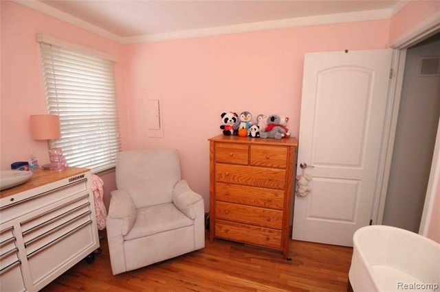 2223 Ridgemont Road, Grosse Pointe Woods, MI 48236