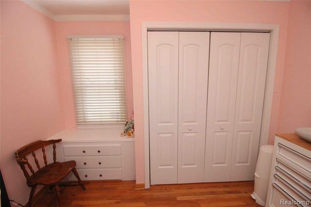 2223 Ridgemont Road, Grosse Pointe Woods, MI 48236