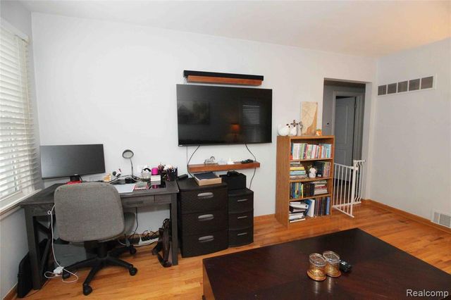 2223 Ridgemont Road, Grosse Pointe Woods, MI 48236