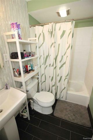 2223 Ridgemont Road, Grosse Pointe Woods, MI 48236