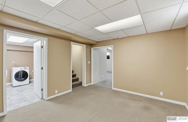 4957 Valley Street, Omaha, NE 68106