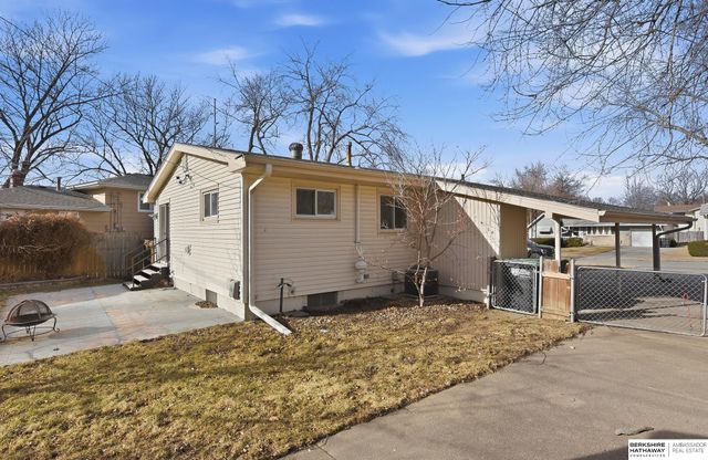 4957 Valley Street, Omaha, NE 68106