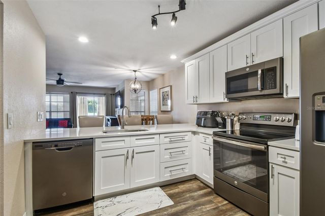 6916 LAKE PLACE COURT, Tampa, FL 33634