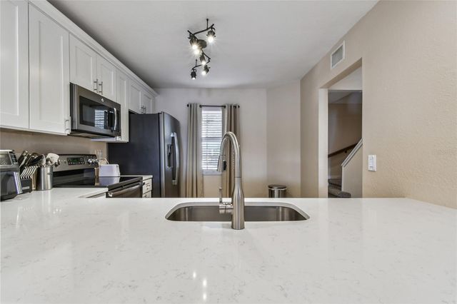 6916 LAKE PLACE COURT, Tampa, FL 33634