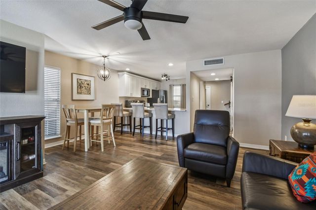 6916 LAKE PLACE COURT, Tampa, FL 33634