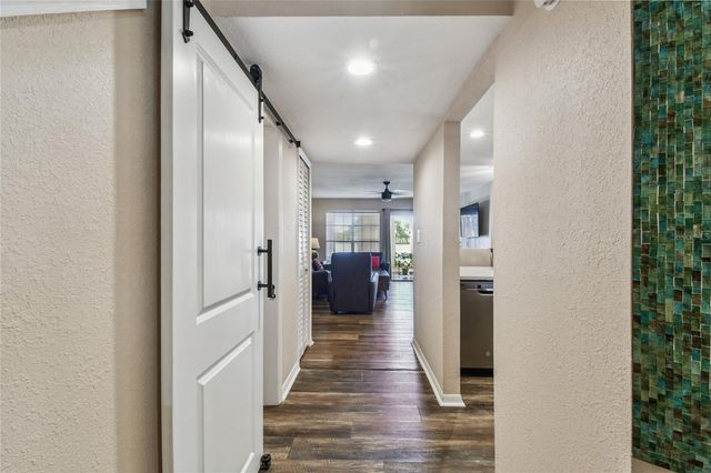 6916 LAKE PLACE COURT, Tampa, FL 33634