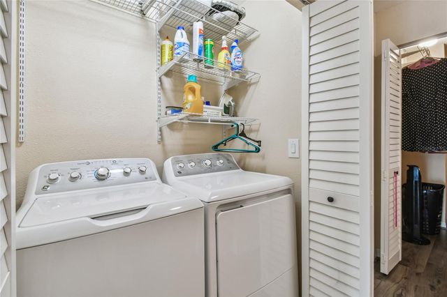 6916 LAKE PLACE COURT, Tampa, FL 33634