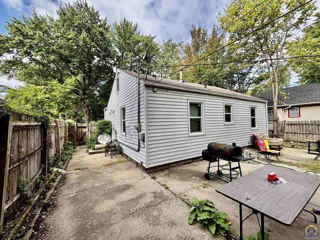 2510 SE Virginia AVE, Topeka, KS 66605