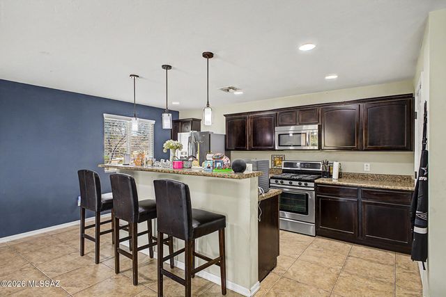 725 S Harry P Stagg Place, Vail, AZ 85641