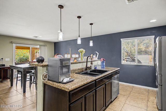 725 S Harry P Stagg Place, Vail, AZ 85641