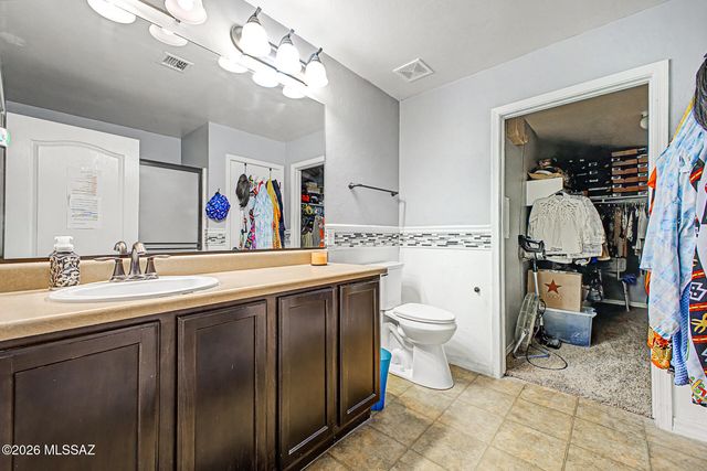 725 S Harry P Stagg Place, Vail, AZ 85641