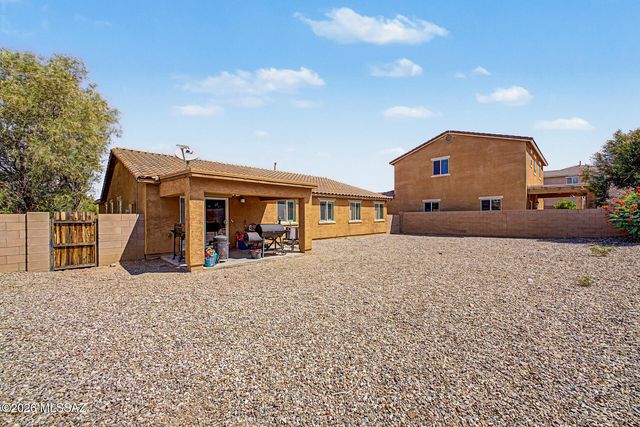 725 S Harry P Stagg Place, Vail, AZ 85641