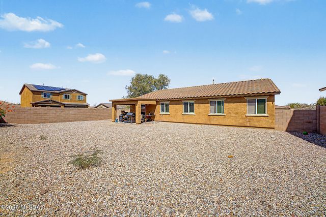 725 S Harry P Stagg Place, Vail, AZ 85641