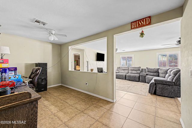 725 S Harry P Stagg Place, Vail, AZ 85641
