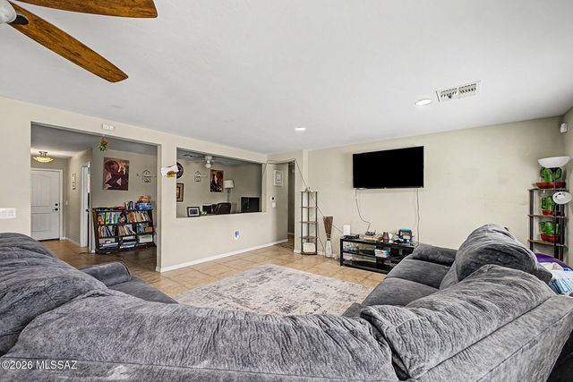725 S Harry P Stagg Place, Vail, AZ 85641