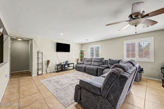 725 S Harry P Stagg Place, Vail, AZ 85641