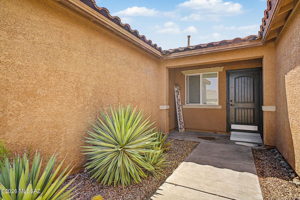 725 S Harry P Stagg Place, Vail, AZ 85641