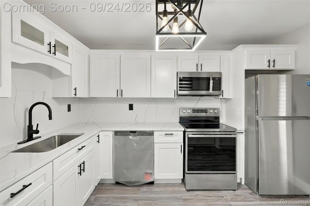3135 Eastwood Drive, Rochester Hills, MI 48309