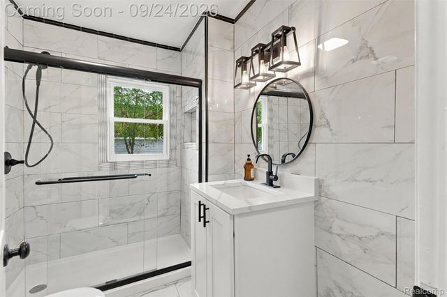 3135 Eastwood Drive, Rochester Hills, MI 48309