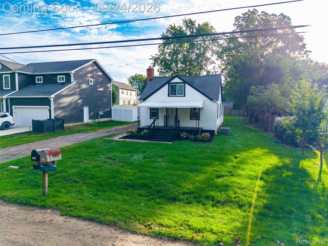 3135 Eastwood Drive, Rochester Hills, MI 48309