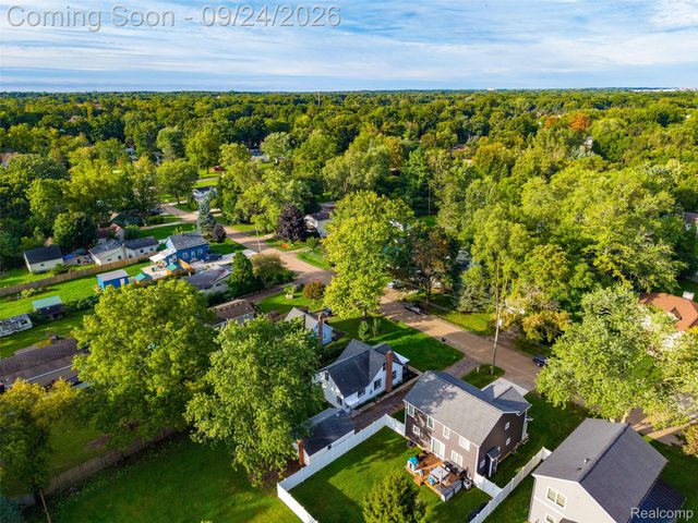 3135 Eastwood Drive, Rochester Hills, MI 48309