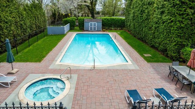 14 Echo Bay Place, New Rochelle, NY 10805