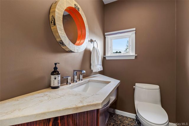 14 Echo Bay Place, New Rochelle, NY 10805