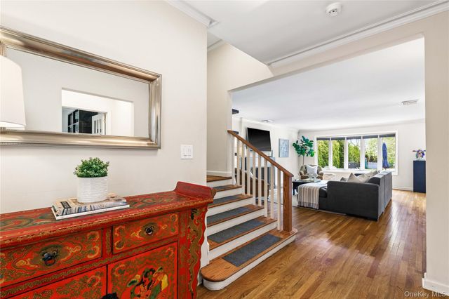 14 Echo Bay Place, New Rochelle, NY 10805