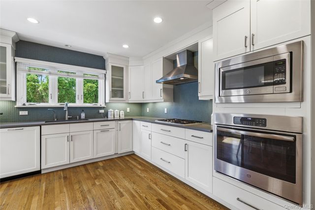 14 Echo Bay Place, New Rochelle, NY 10805