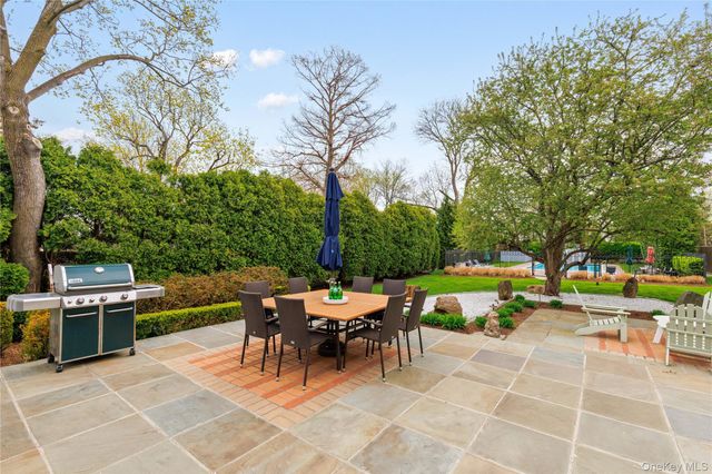 14 Echo Bay Place, New Rochelle, NY 10805