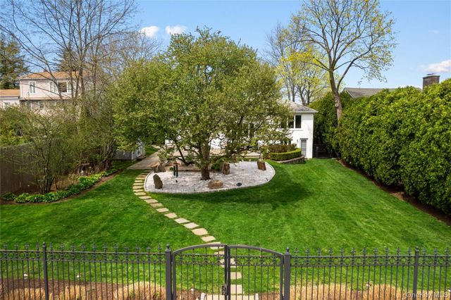 14 Echo Bay Place, New Rochelle, NY 10805