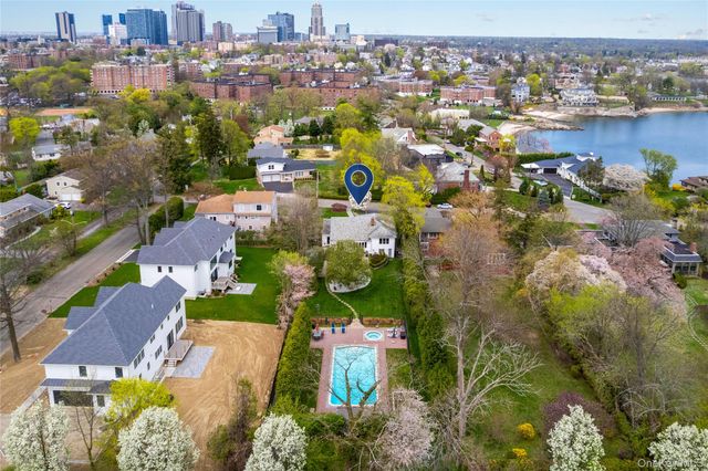 14 Echo Bay Place, New Rochelle, NY 10805