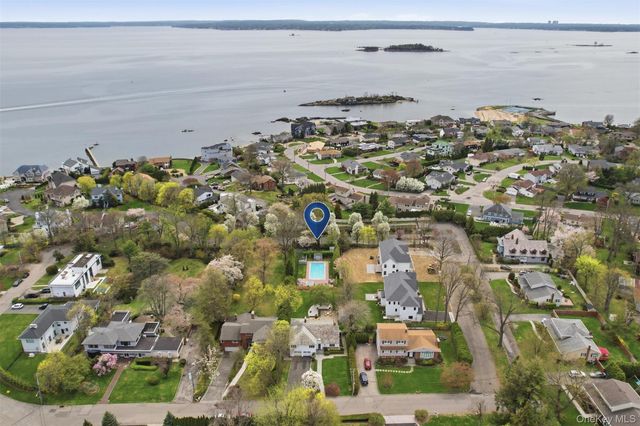 14 Echo Bay Place, New Rochelle, NY 10805