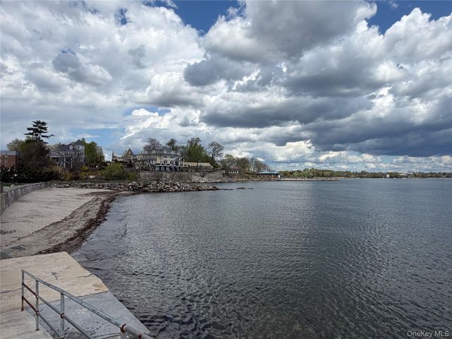 14 Echo Bay Place, New Rochelle, NY 10805