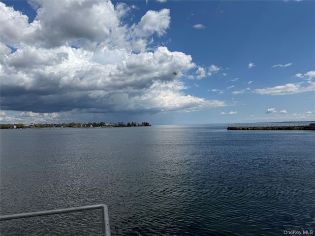 14 Echo Bay Place, New Rochelle, NY 10805