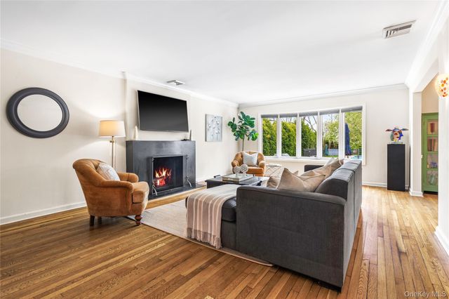 14 Echo Bay Place, New Rochelle, NY 10805