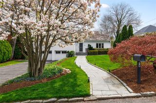 14 Echo Bay Place, New Rochelle, NY 10805