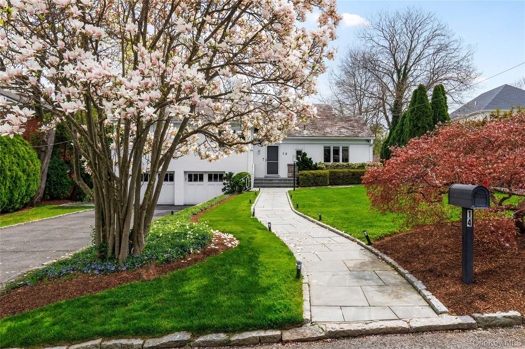 14 Echo Bay Place, New Rochelle, NY 10805