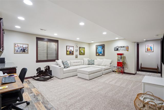 100 SE Stone Prairie Drive, Waukee, IA 50263