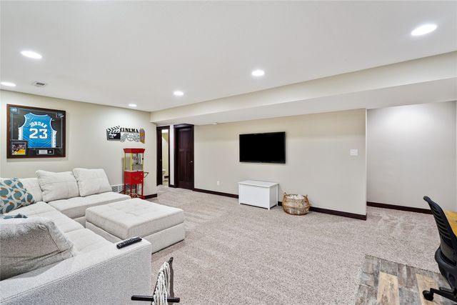 100 SE Stone Prairie Drive, Waukee, IA 50263