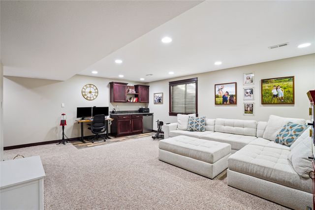 100 SE Stone Prairie Drive, Waukee, IA 50263