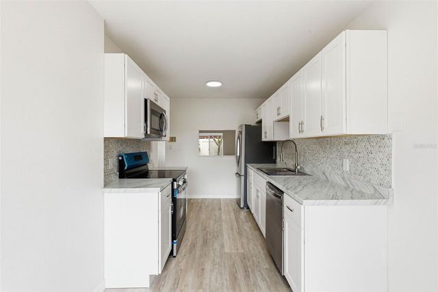 2054 SUNSET POINT ROAD 35, Clearwater, FL 33765