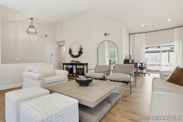 15264 Avenida Rorras, San Diego, CA 92128