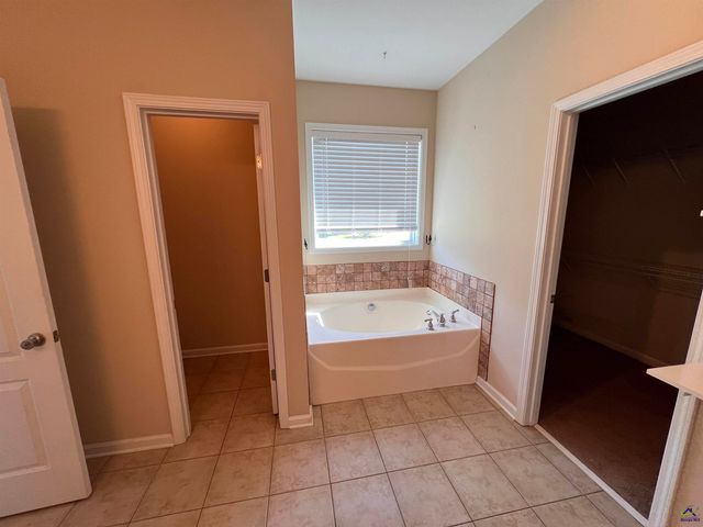 106 Christopher Drive, Byron, GA 31008