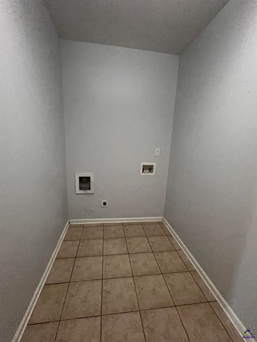 106 Christopher Drive, Byron, GA 31008