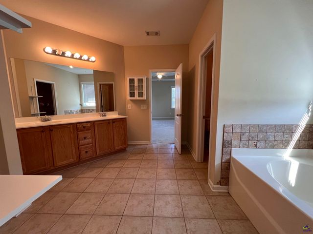 106 Christopher Drive, Byron, GA 31008