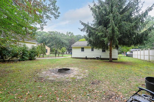 14664 154th Avenue, Grand Haven, MI 49417