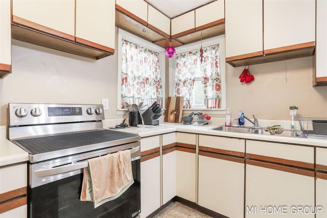 14664 154th Avenue, Grand Haven, MI 49417