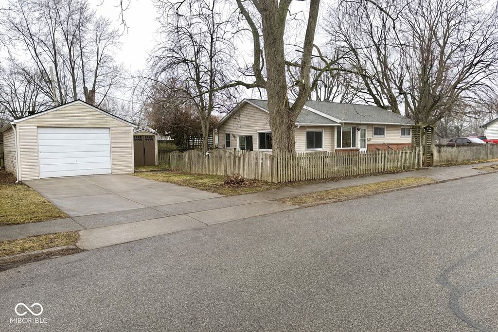 719 W 34th Street, Anderson, IN 46013